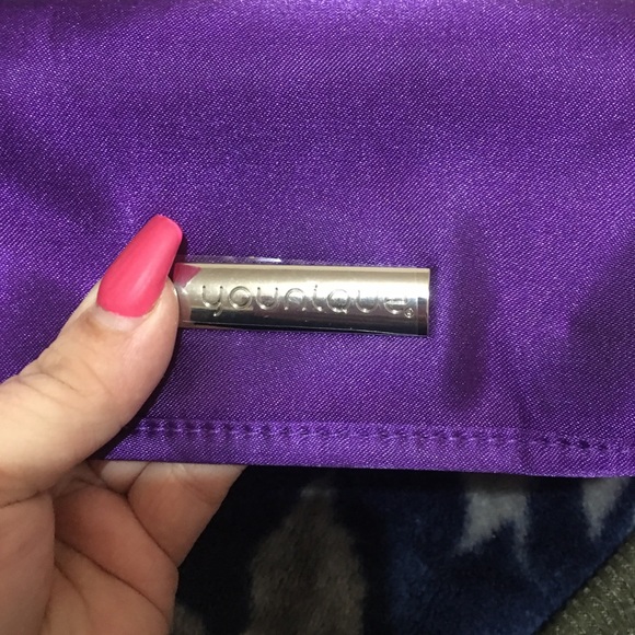 💜2/30💜 YOUNIQUE | Spring 2019 Make-up Bag - Picture 5 of 6
